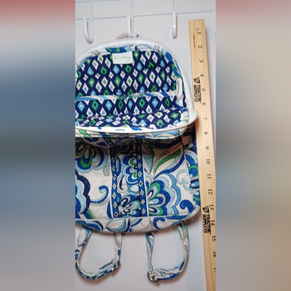 Vera Bradley Mediterranean White Quilted Cotton Backpack. - Picture 6 of 9